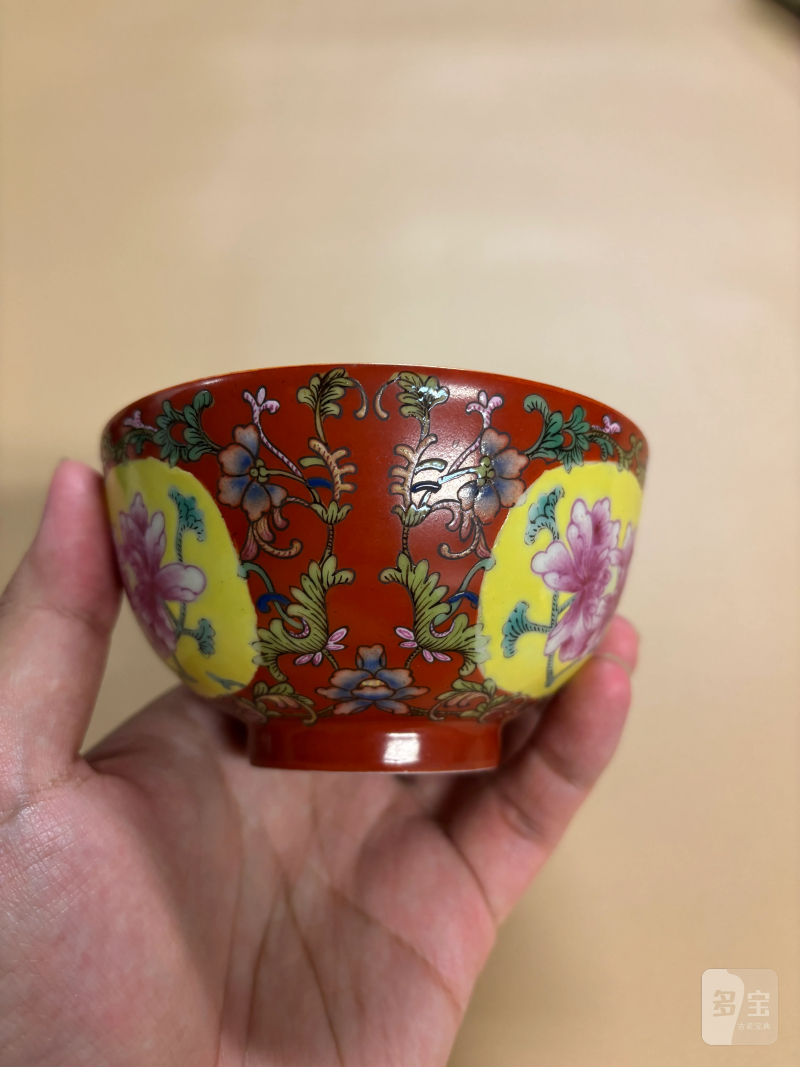 清道光 珊瑚红地粉彩花卉纹碗 - 图3